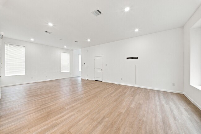 Building Photo - 4926 Chester Lk Ln