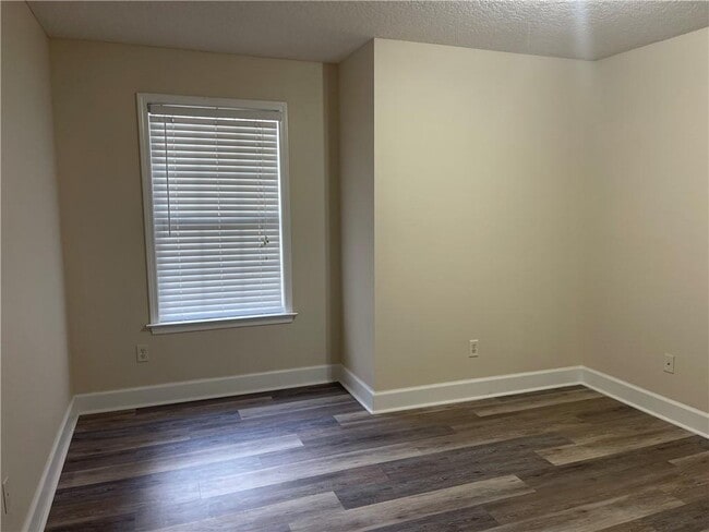 Building Photo - 106 Red Bud Ct