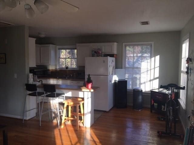 Building Photo - 614 1/2 Rutland St