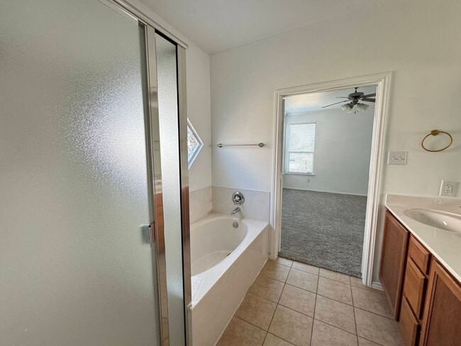 Building Photo - 6706 Golden Oak Ln