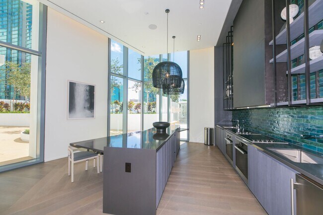 Building Photo - KOULA 2b2b1pkg Ready to Move In!