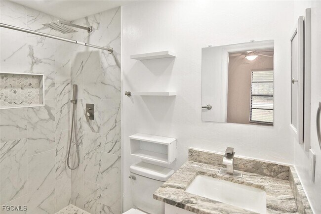 Building Photo - 1202 E 7th St