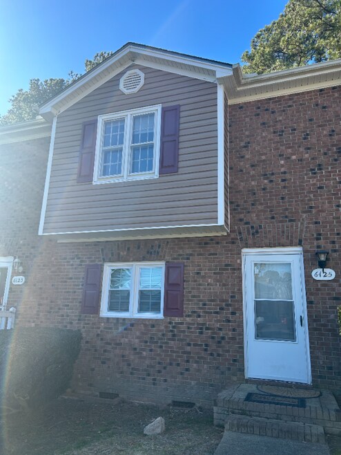 Building Photo - 6125 Bushmills St