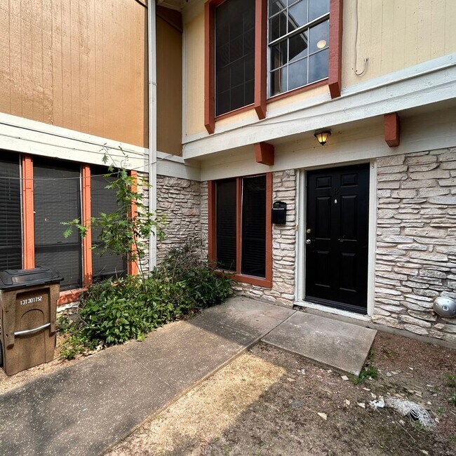 Building Photo - 7206 Creekside Dr