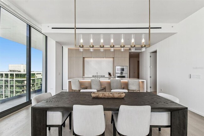 Building Photo - 1000 Water St