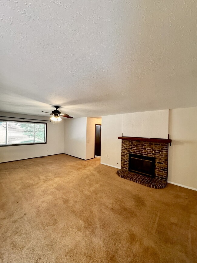 Building Photo - 9108 Bluff Dr