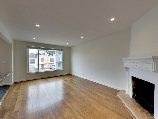 Building Photo - 2167 40th Ave