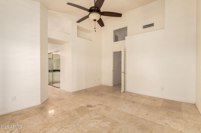 Building Photo - 5543 E Blanche Dr
