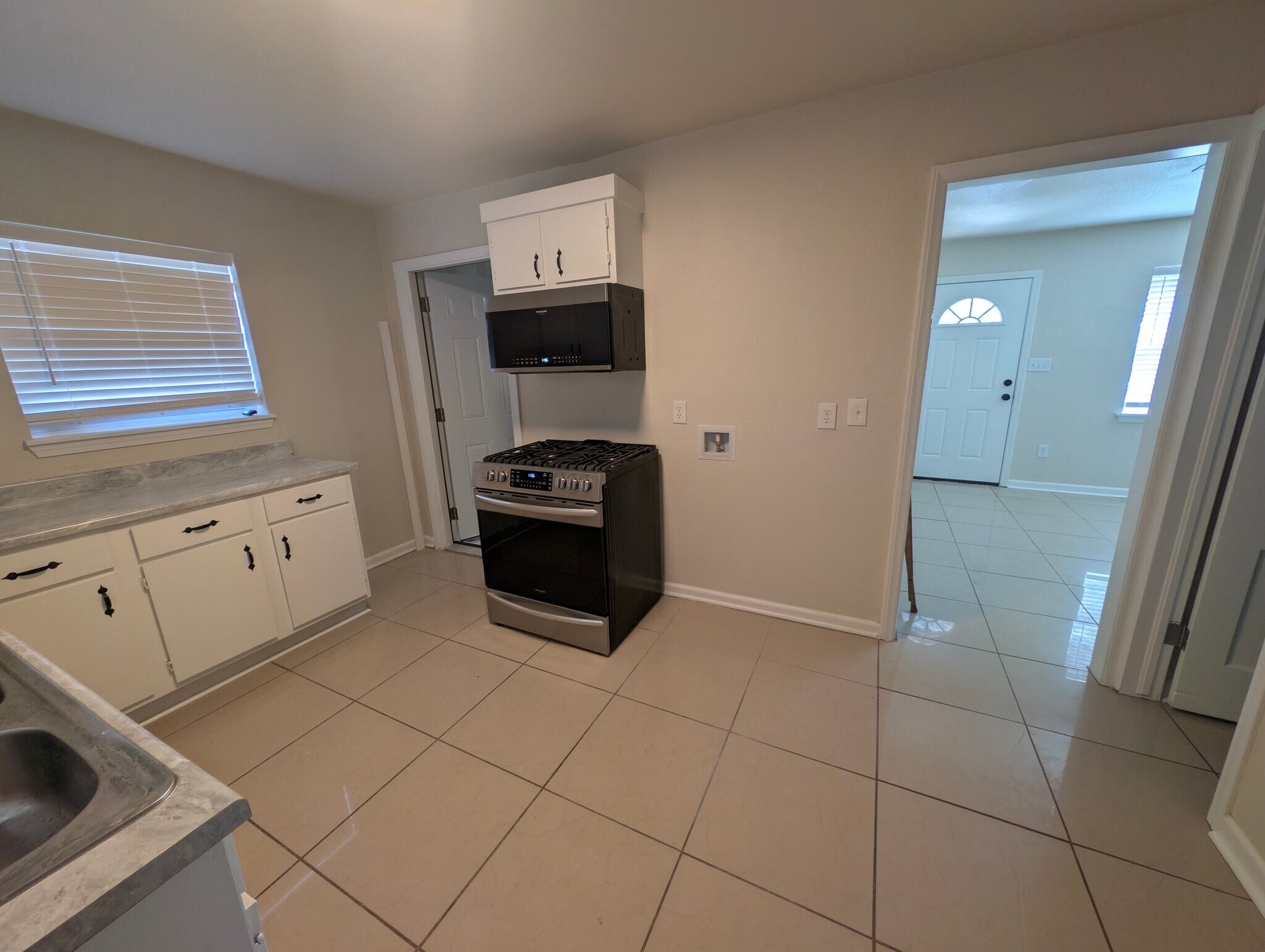 Building Photo - 717 S Midwest Blvd