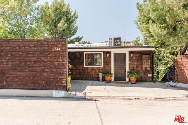 Primary Photo - 2344 Sunset Heights Dr