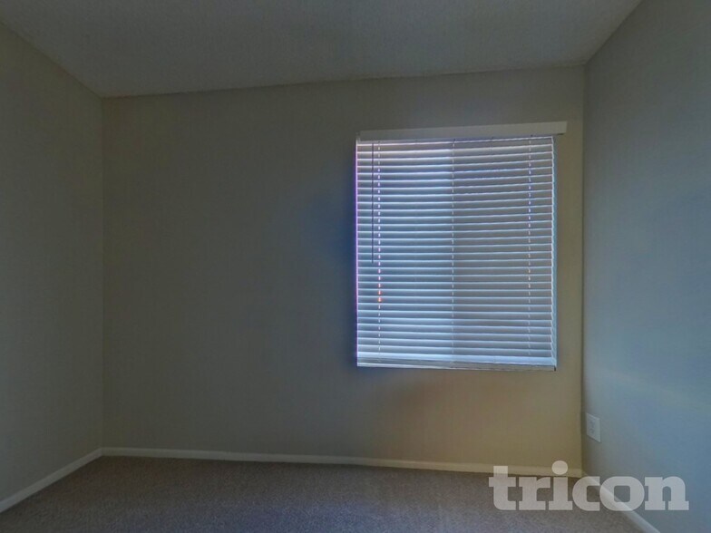 Building Photo - 3607 N 87th Ave