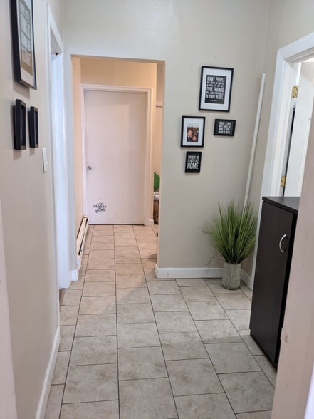 Building Photo - 35 E 49th St