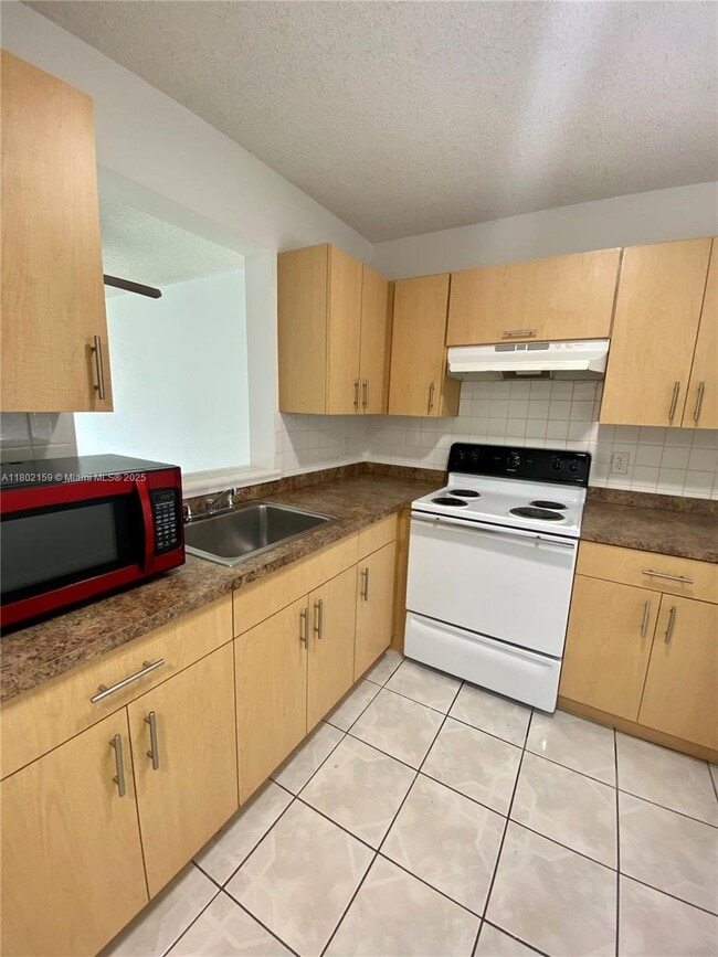 Building Photo - 8740 N Sherman Cir
