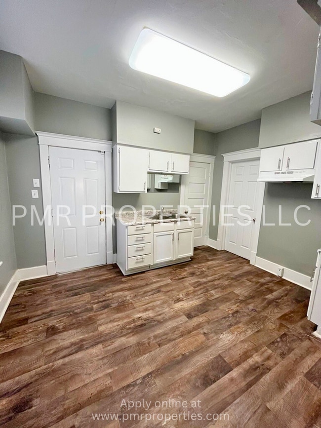 Building Photo - 3 Bedrooms/1 Bathroom House