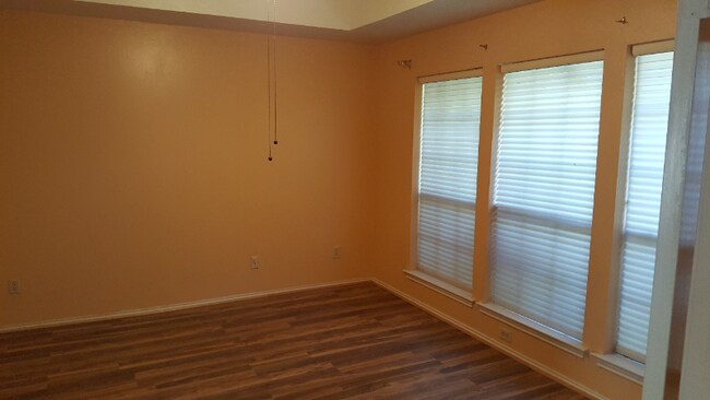 Building Photo - 9716 Summerwood Cir