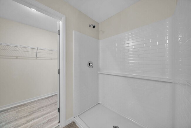 Building Photo - 1820 NE 7th Pl