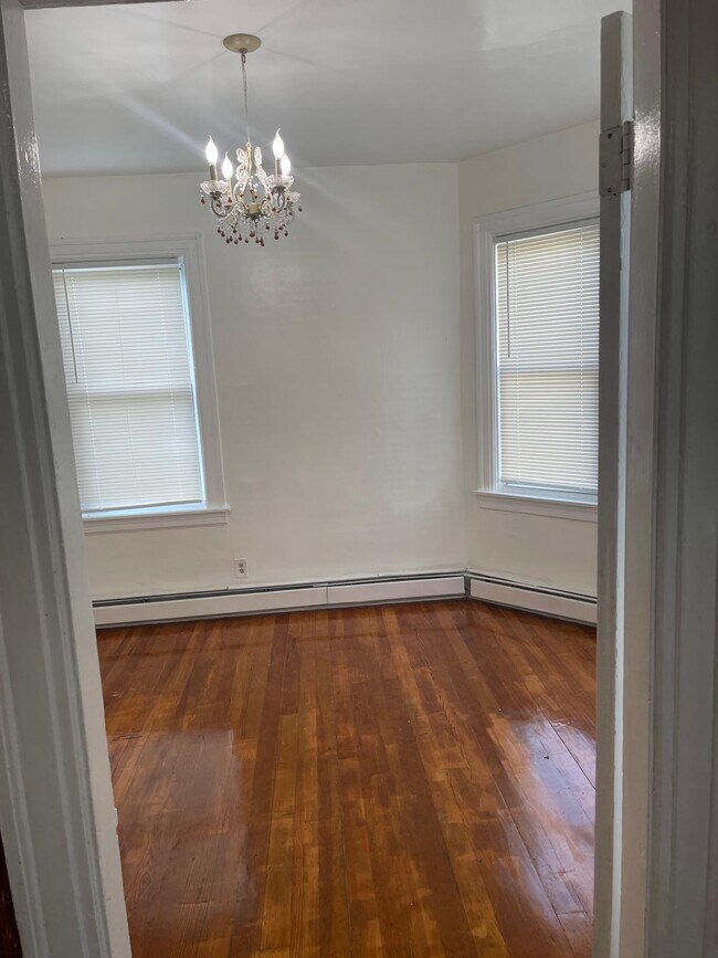 Building Photo - 95 Ring St