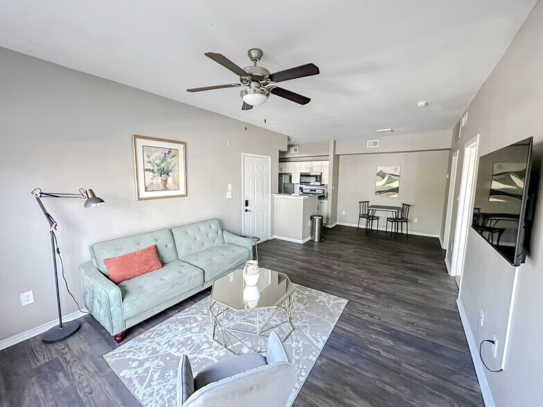 Building Photo - 6202 Dunbarton Oak Dr