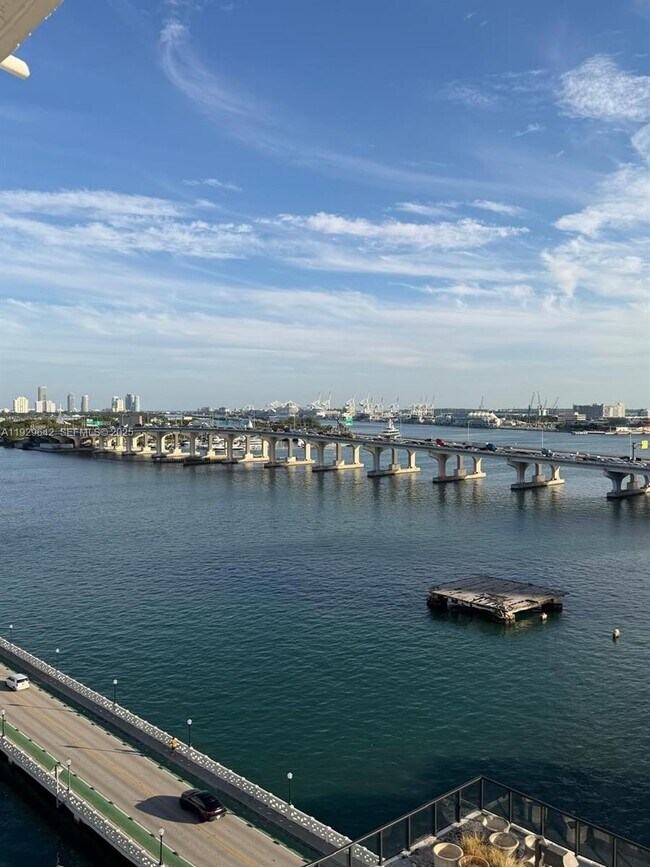 Building Photo - 555 NE 15th St