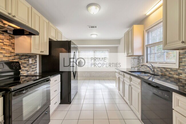 Building Photo - 2816 Deerwood Trail