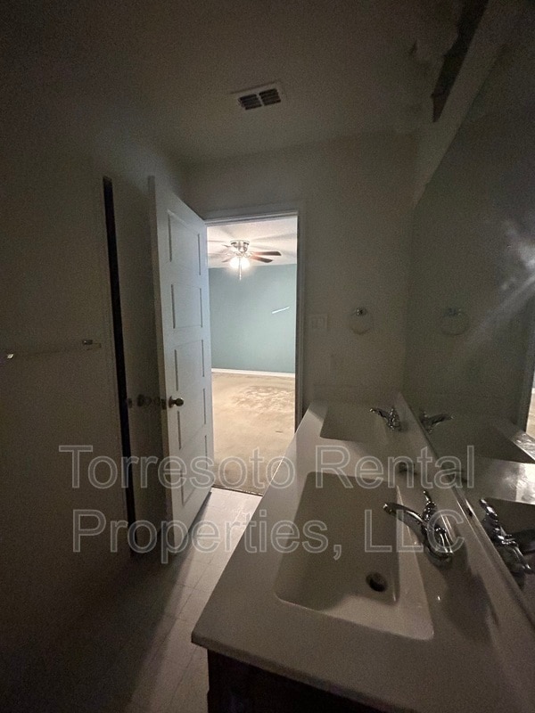 Building Photo - 5910 Sandy Lake St