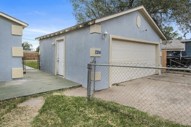 Building Photo - 1324 SE 8th Ave