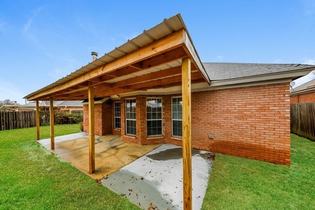 Building Photo - 2728 Fair Oaks Dr