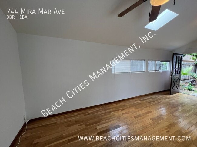 Building Photo - 744 Mira Mar Ave