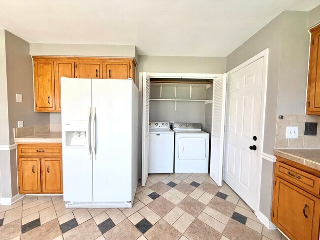 Building Photo - 3411 Polly Dr