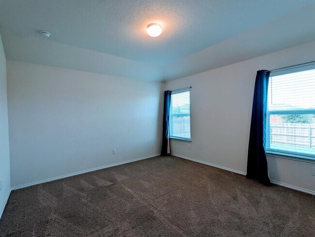 Building Photo - 121 Dylan Dr