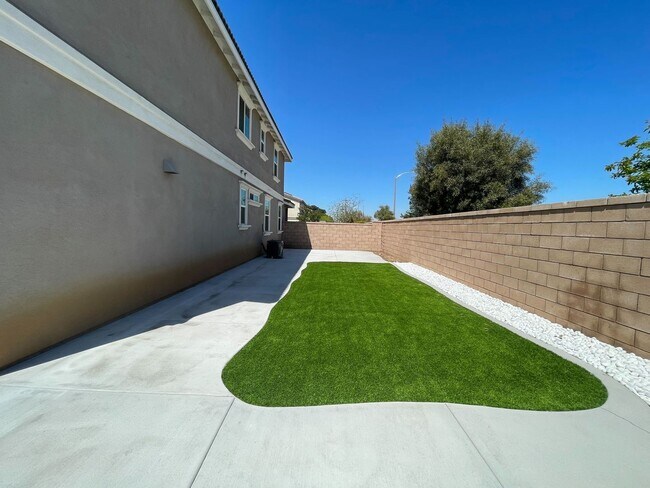 Building Photo - 5-Bedroom Home, Including In-Law Suite, in...