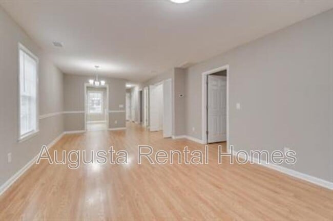 Building Photo - 102 Kelly Dr