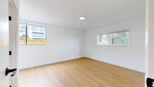 Building Photo - 2037 Castro St
