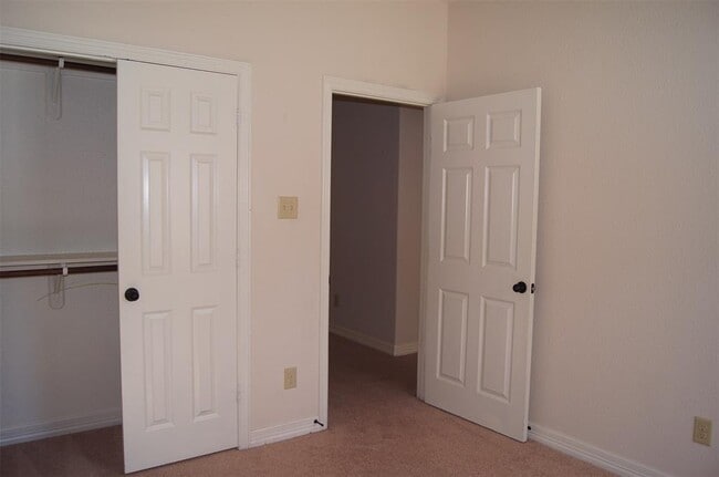 Building Photo - 10252 Stone Gate Dr