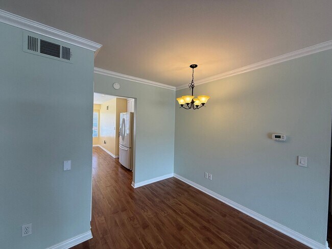 Building Photo - Walking Distance to the Center of Leisure Village