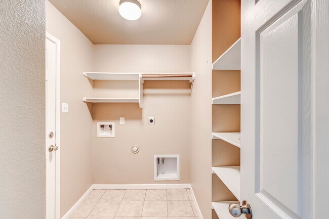 Building Photo - 7431 Amber Meadow Loop