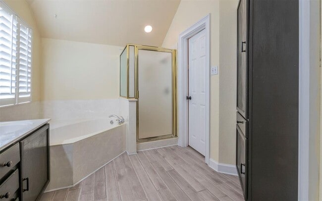 Building Photo - 2814 Bluejay Dr