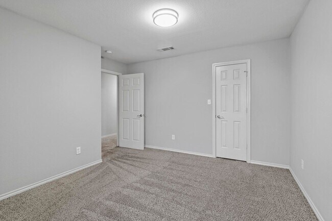 Building Photo - 929-931 Parkplace Ridge