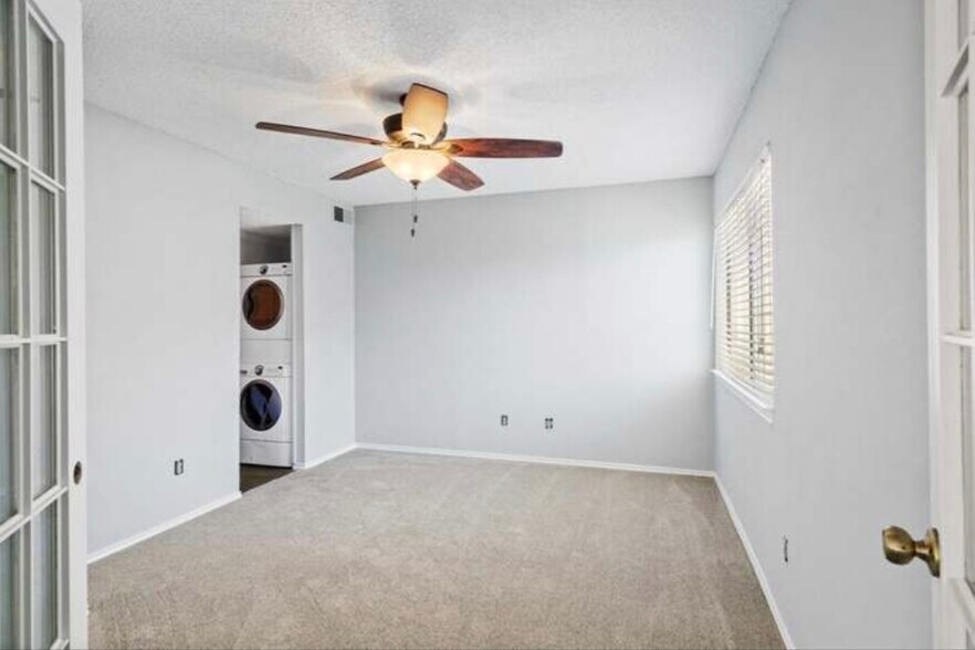 Building Photo - 2311 Balsam Dr