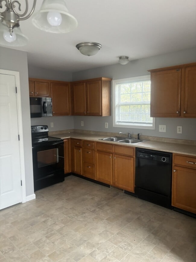 Building Photo - 471 Lafayette Rd