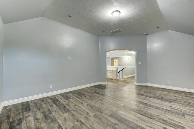 Building Photo - 5002 Laura Lee Ln