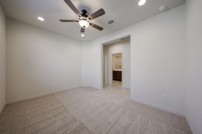 Building Photo - 3 bedroom + Den in Asante community
