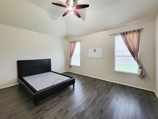 Building Photo - 25223 Hazel Ranch Dr