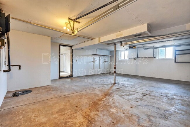 Building Photo - 4835 Almont Dr