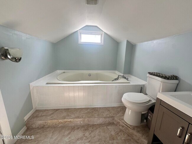 Building Photo - 4 Spring St