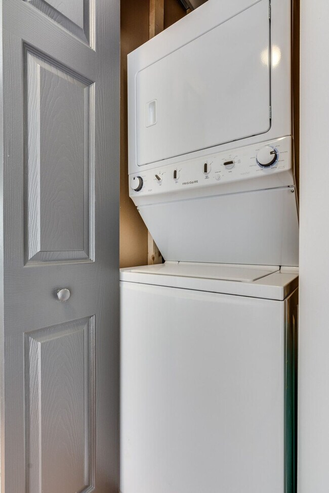 Building Photo - 1519 W Superior St