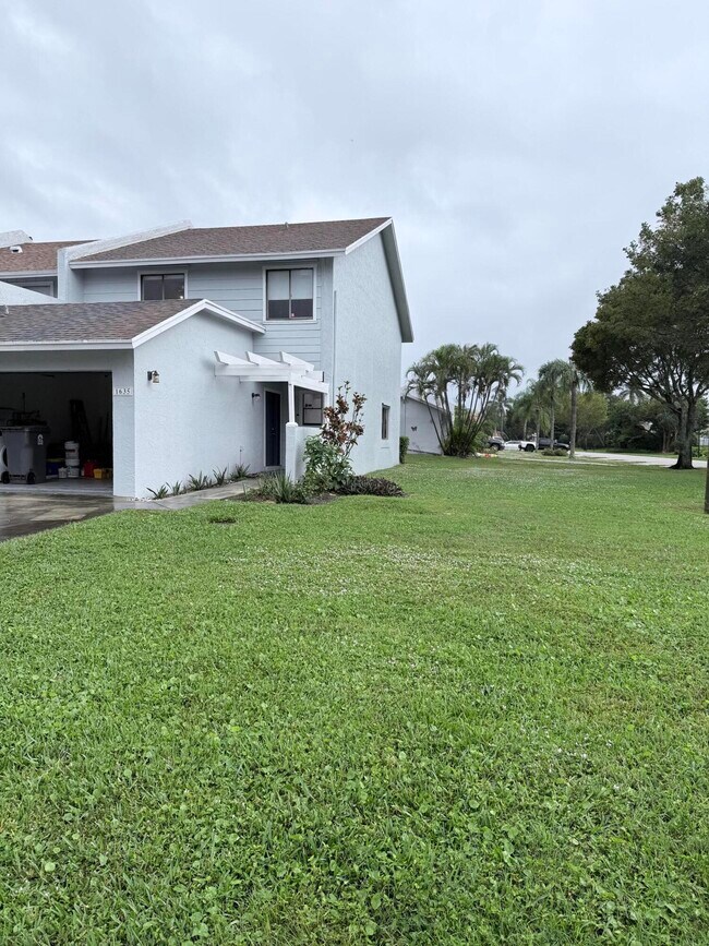 Building Photo - 1635 Woodbridge Lakes Cir