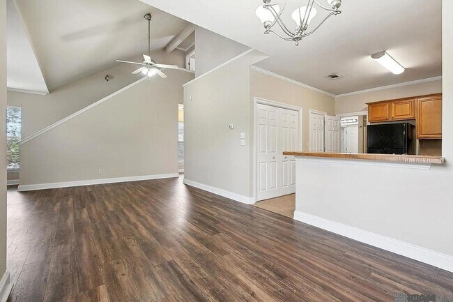 Building Photo - 7300 Burbank Dr