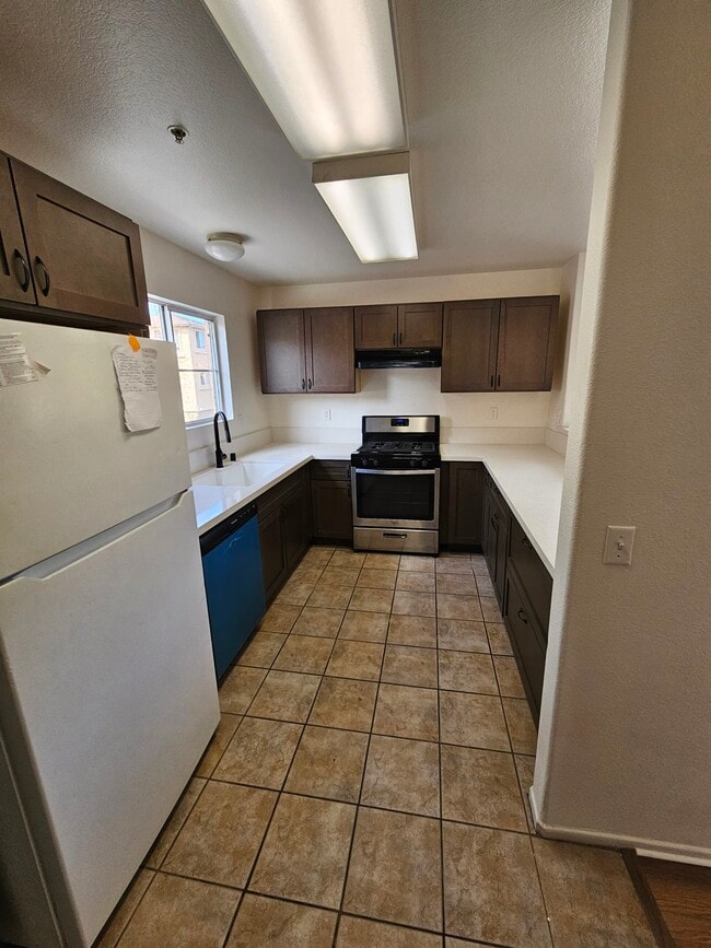 Building Photo - 1050 Harbor Heights Dr