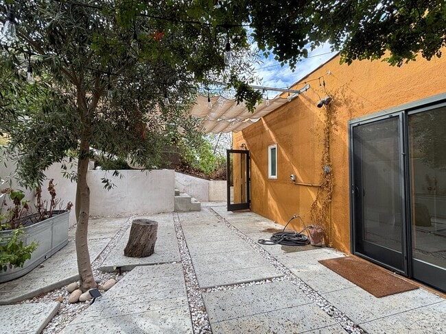 Building Photo - Serene 2bed /1 Bath Spanish Hideaway in He...